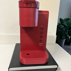Keurig Coffee Maker Red and Mind Reader pod organizer